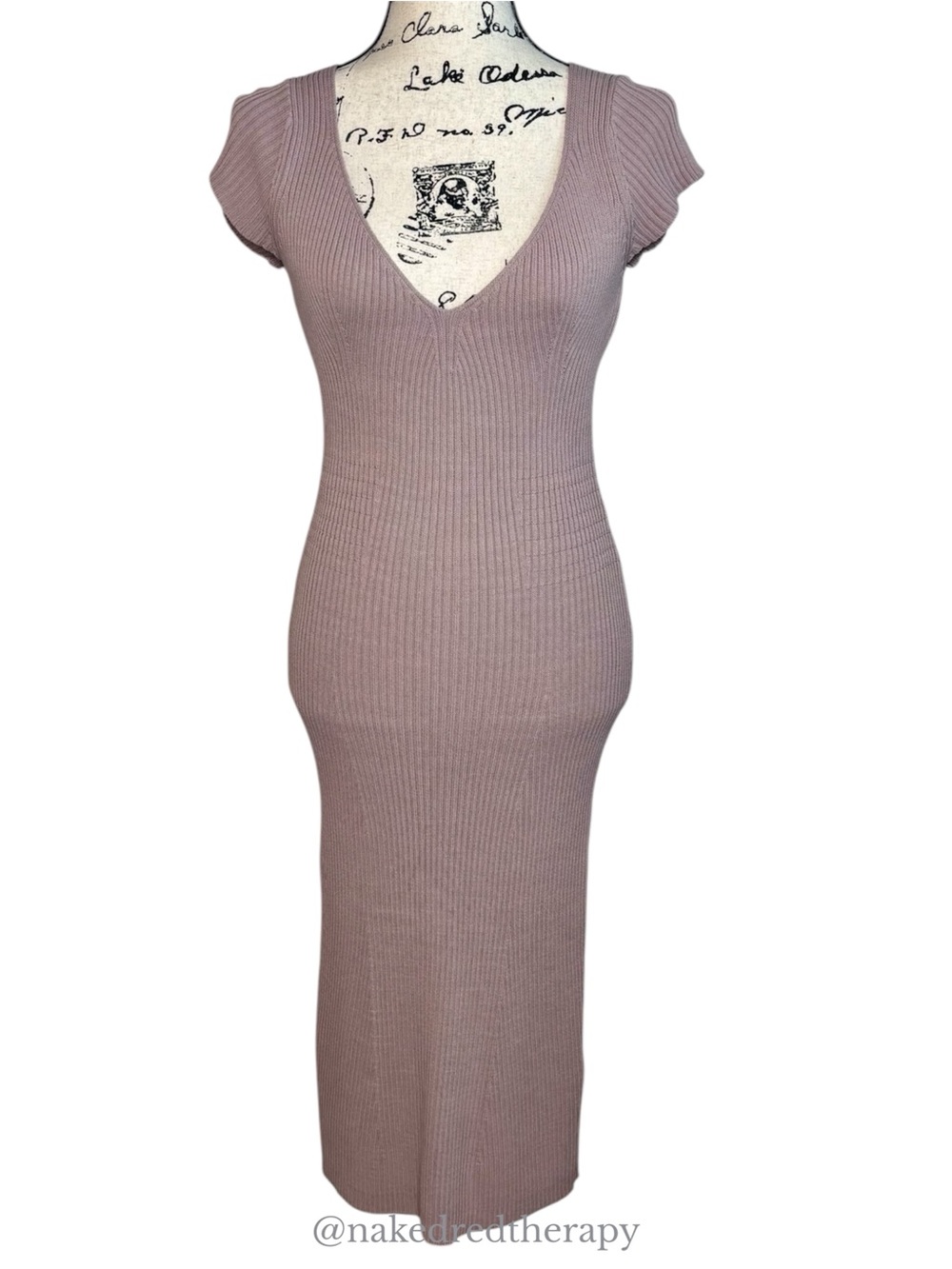NWOT - GUESS Lynx Mauve Ribbed Fitted V-Neck Midi Sweater  Dress | Women Medium